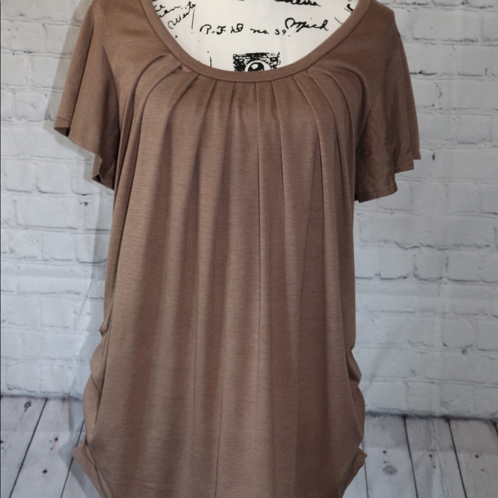 Blouse with side gathers.